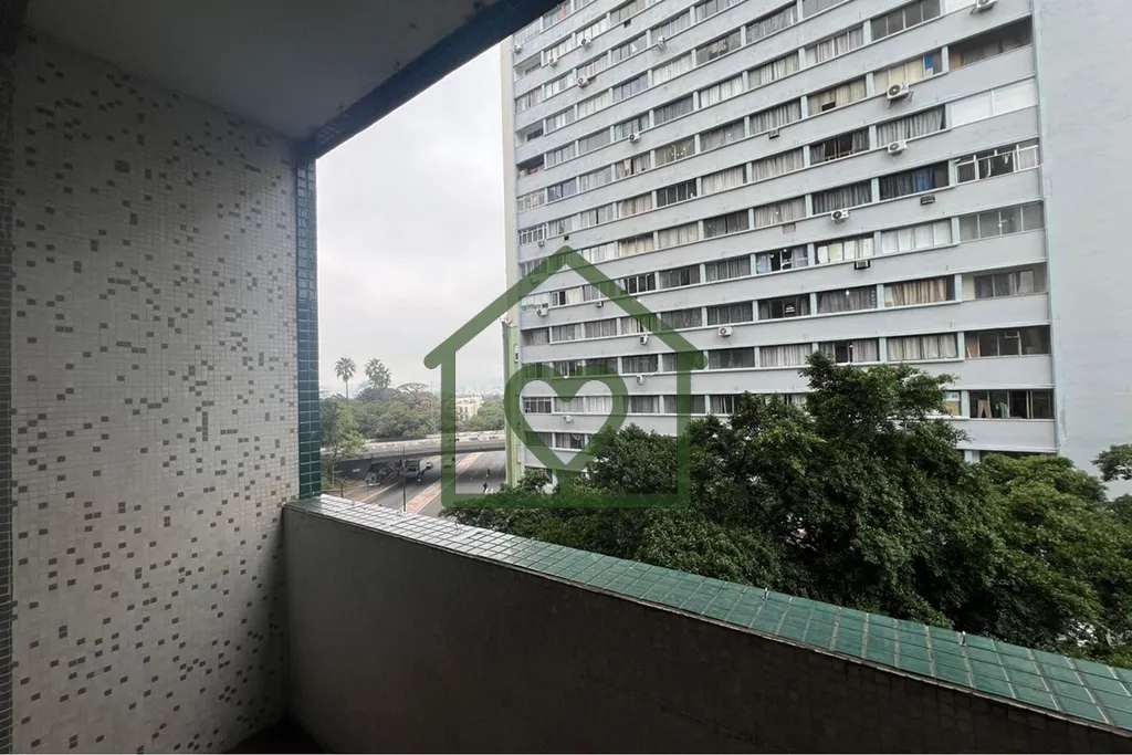 Imagem Descubra este incrível apartamento no Centro Histórico de Porto Alegre, disponível para venda. Lo...
