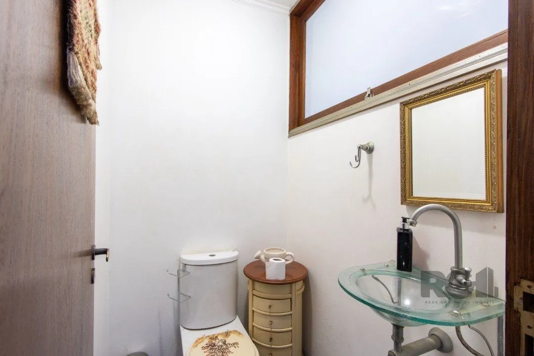 Imagem Casa em condomínio que possui 3 dormitórios, sendo 1suíte, lavabo, escritório, possibilidade de um 4 dormitório,
