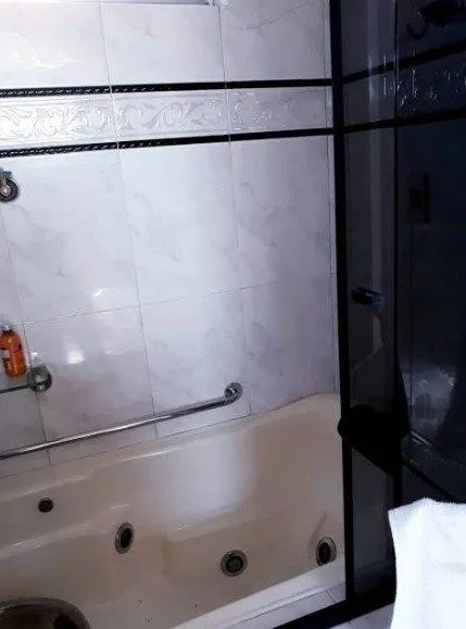 Imagem Casa para Venda - 200m², 5 dormitórios, sendo 1 suites, 4 vagas - Glória