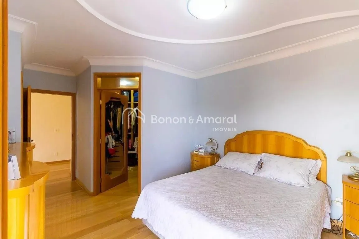 Imagem Casa em condomínio com 690m² e 5 quartos