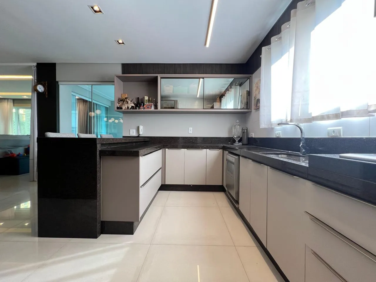 Imagem Apartamento com vista para o mar à venda com 166m2 por R$ 3.200.000,00