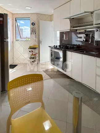 Imagem Apartamento à venda no Edf. Chateau Lafite, Orla, O3 quartos, PETROLINA - PE