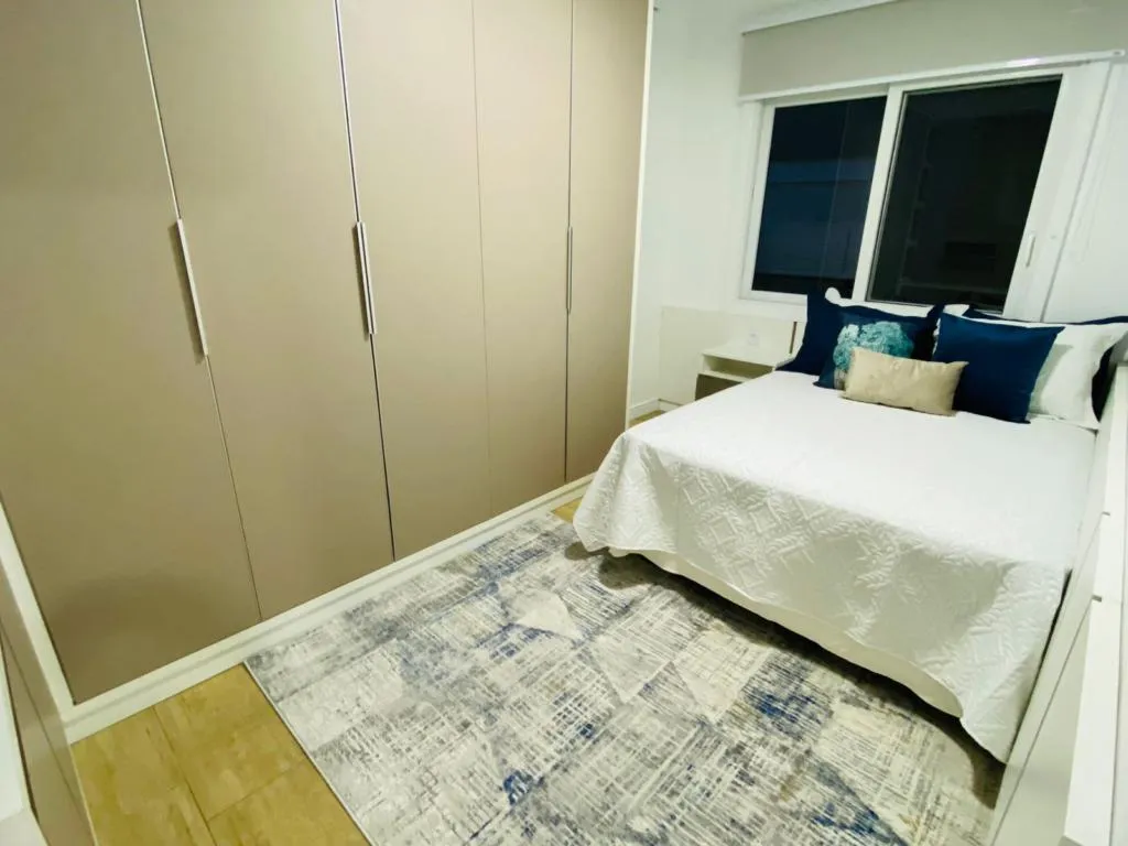 Imagem Casa em Condominio 4 Dormitórios - Bairro --