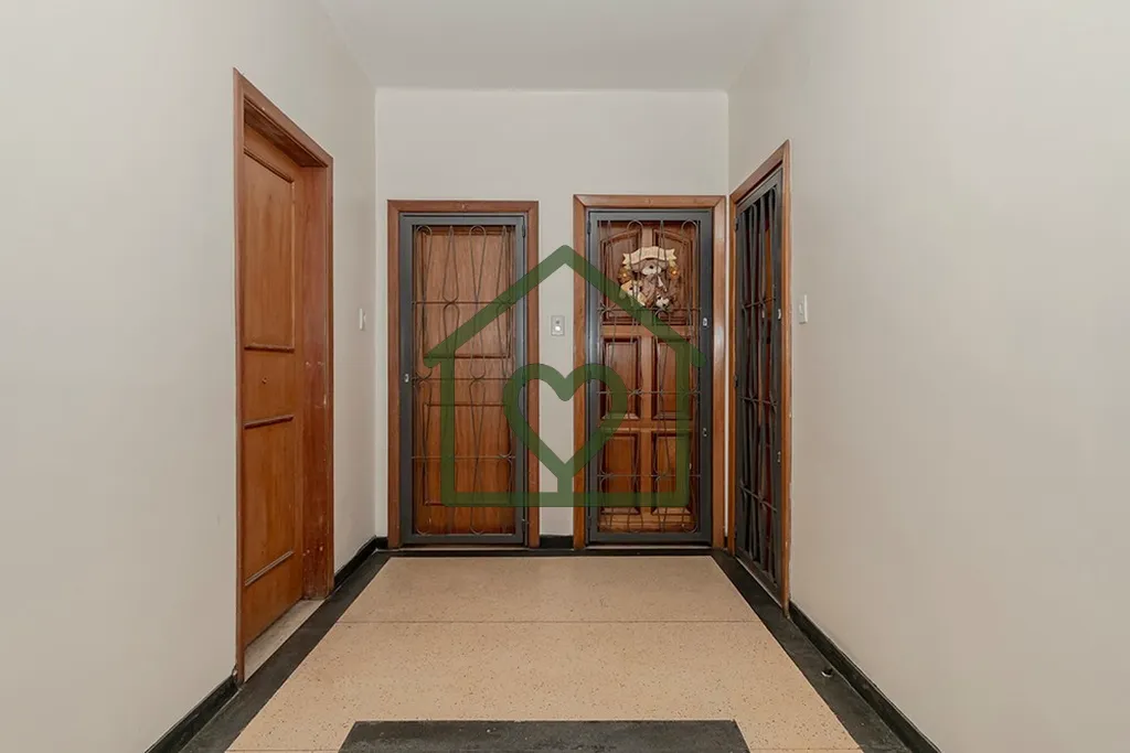Imagem Descubra o encanto deste apartamento para venda, localizado em uma das regiões mais vibrantes de Po...