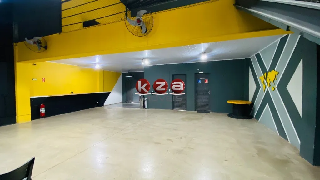Imagem Barracão Comercial para Locação em Valinhos-SP, Parque dos Cocais: 2 Salas, 3 Banheiros, 2 Vagas e 300m². Venha conferir!