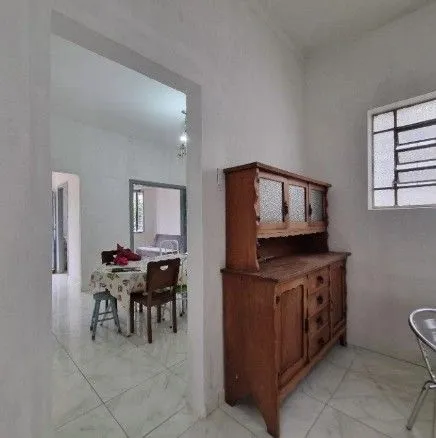 Imagem Casa de 4 dormitórios, 2 banheiros para venda pronta para morar no bairro Partenon em Porto Alegre/RS.