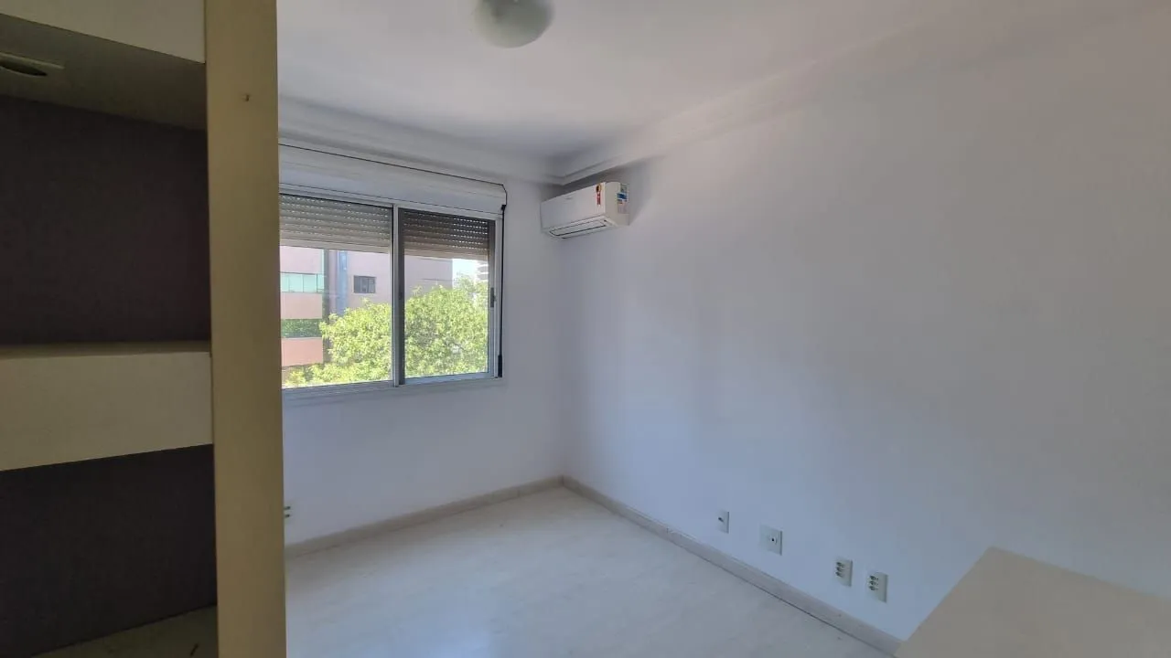 Imagem Apartamento 03 dormitórios 110mq e duas vagas, semi mobiliado, no Bairro Auxiliadora para locação.