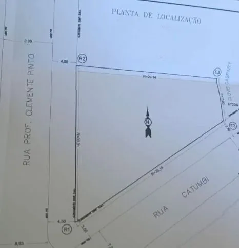 Imagem Terreno de esquina, com 429m², está situado no coração do bairro Medianeira