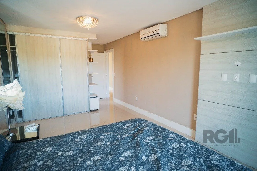 Imagem Oportunidade Única! Casa em Condomínio à Beira do Lago com 4 Suítes, sendo uma Térrea e uma Suíte Master Espetacular!