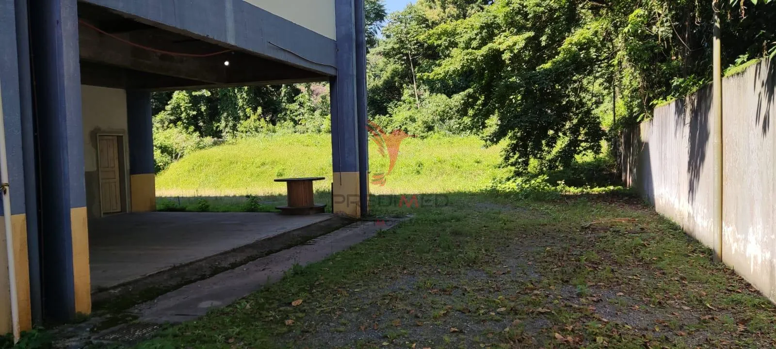 Imagem Galpão para venda com pé direito de 3 metros e com mais um terreno