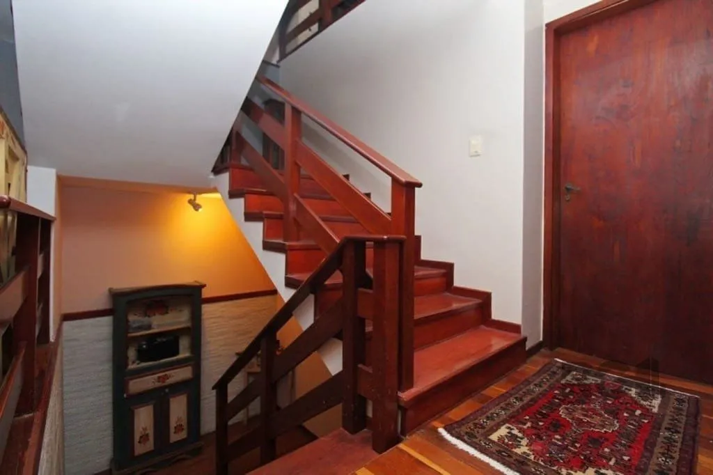 Imagem Casa de 275m² - 3 dormitórios e 3 vagas no bairro Coronel Aparício Borges