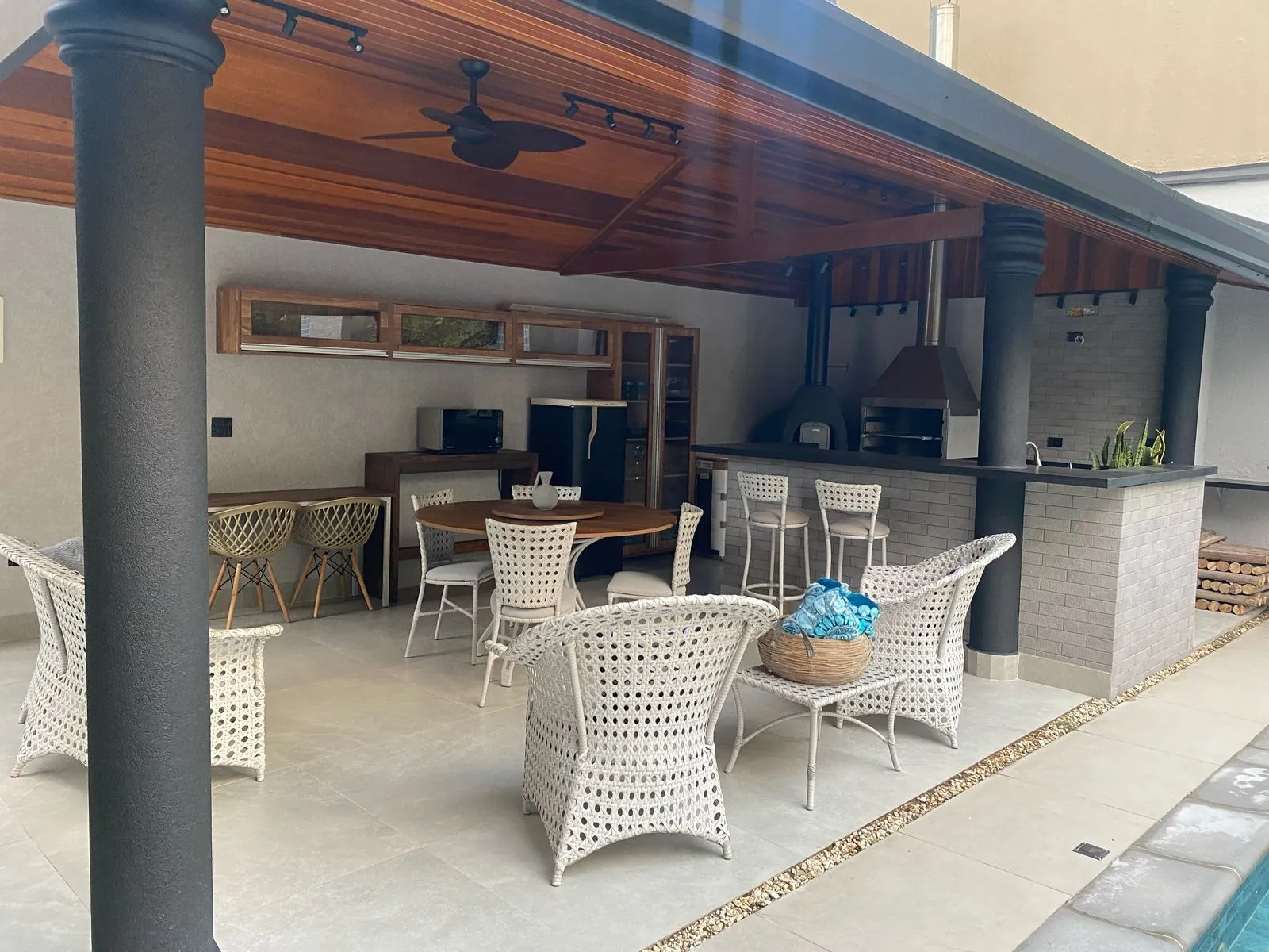 Imagem Casa de Alto Padrão à Venda no Alphaville 01 em Barueri, 5 suítes, 530 m², piscina, sauna, sala de cinema e terreno de 631 m²