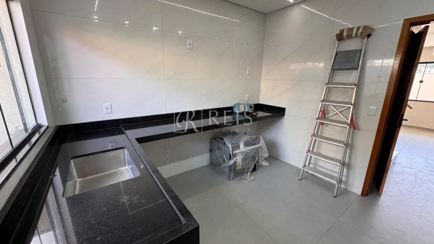 Imagem Casa para Venda em Rio das Ostras, Atlântica, 3 dormitórios, 2 suítes, 3 banheiros, 2 vagas