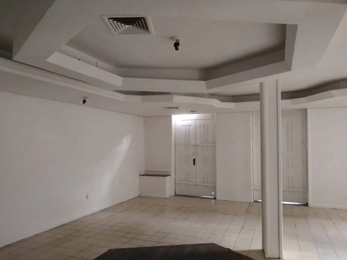 Imagem Prédio comercial bem localizado, composto por duas amplas lojas, cada uma com aproximadamente 200 m...
