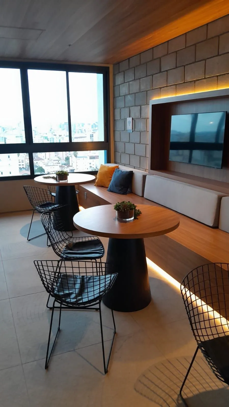 Imagem Apartamento novo,2 quartos,andar alto,box,na Cidade baixa e com Infra