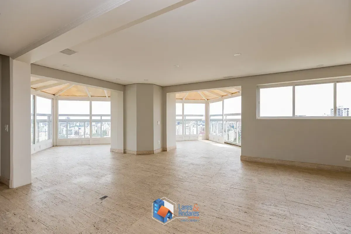 Foto do imóvel Triplex para venda em Vila Suzana com 4 quartos, sendo 4 suítes, 347m² em Avenida José Galante