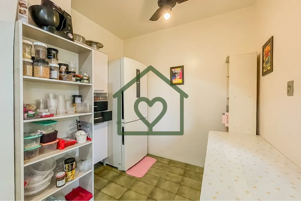 Imagem Apartamento Amplo com 2 Dormitórios: Conforto e Segurança no Coração do Cristal 
 Se você busca...