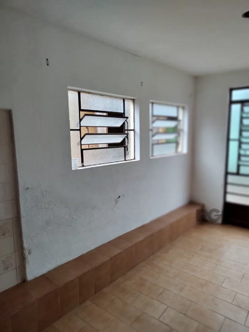 Imagem Casa para Venda - 247.37m², 4 dormitórios, 4 vagas - Partenon