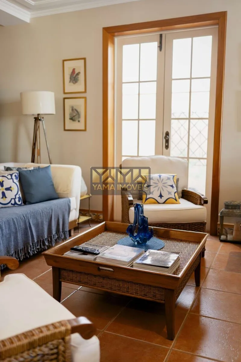 Imagem Paineiras - Casa Neoclássica | 4 Suítes, Lazer e Paisagismo Exuberante no Condomínio Paineiras