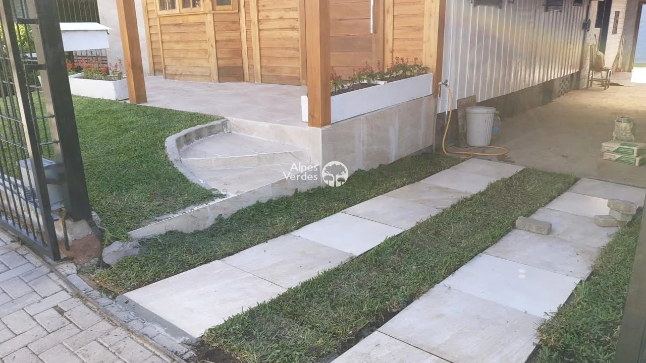 Imagem Casa com 2 dormitórios à venda por R$ 680.000 - Centro - Canela/RS