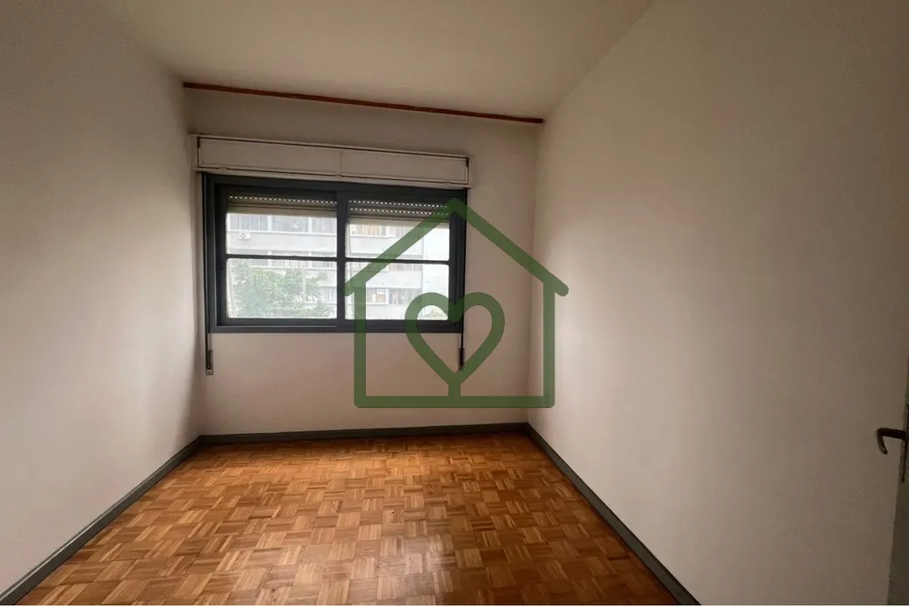 Imagem Descubra este incrível apartamento no Centro Histórico de Porto Alegre, disponível para venda. Lo...