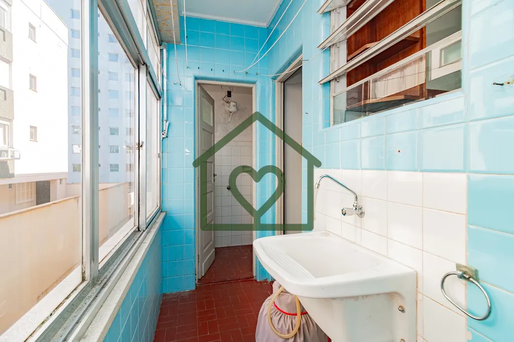 Imagem Apartamento de frente, com 3 dormitórios e três sacadas, sendo nos 2 dormitorios e na sala, propor...