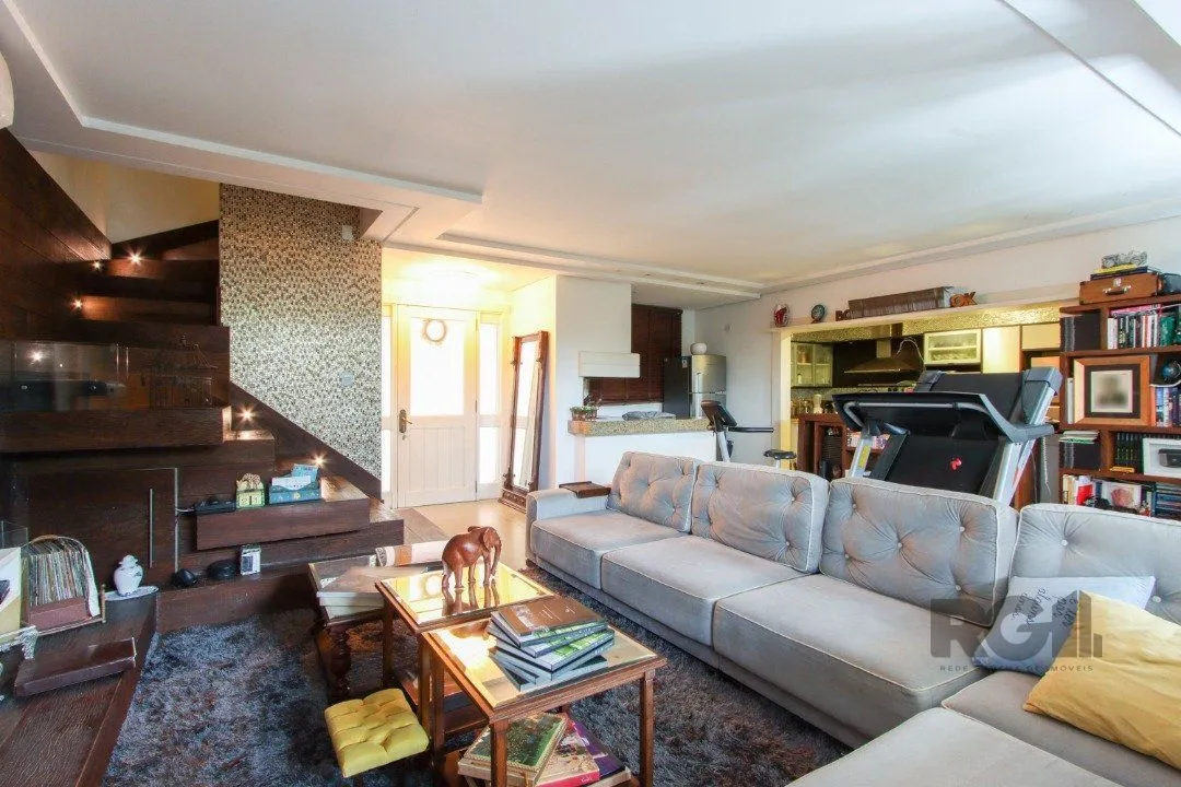 Imagem Casa com 327m² de área privativa, oferecendo 3 dormitórios, sendo 3 suítes
