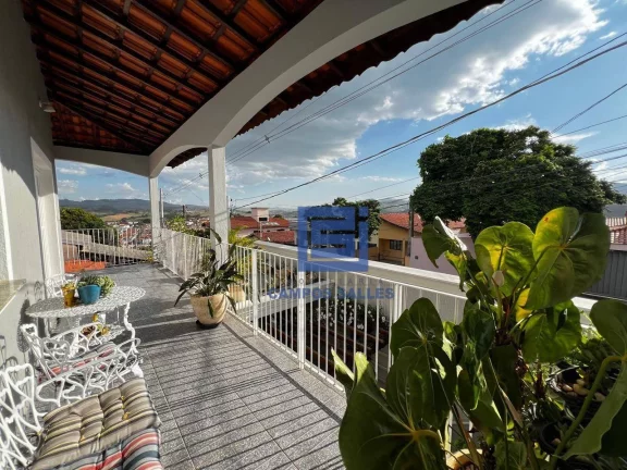 Foto do imóvel Casa com 3 dormitórios à venda, 273 m² por R$ 950.000 - Bela Vista - Socorro/SP