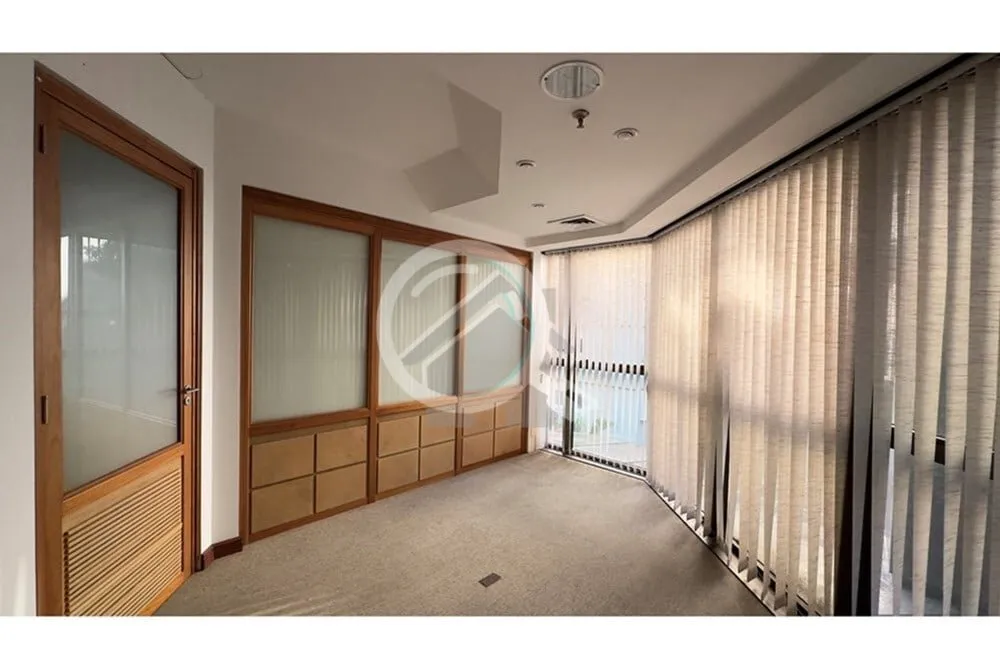 Imagem No Bairro Petrópolis, na Avenida Carlos Gomes,281 sala comercial, 45m² , desocupado, com recepçã...