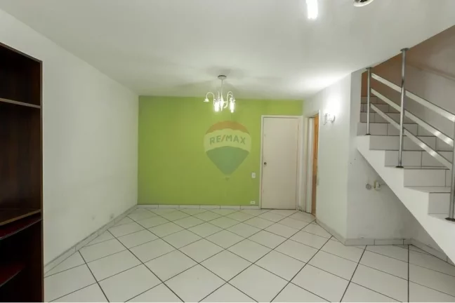 Imagem Casa bem localizada no jardim prudência com 3 Dormitórios,2 Banheiros, Sala com piso frio, Cozinha, corredor lateral, 2 vagas de garagem,