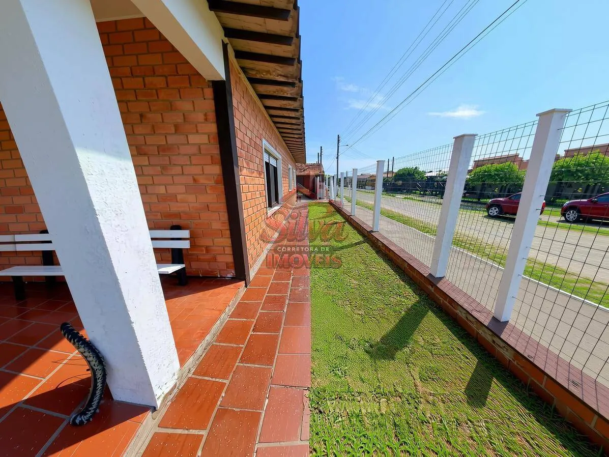 Imagem C799 | Casa de esquina à venda a 150m do mar no Mariluz