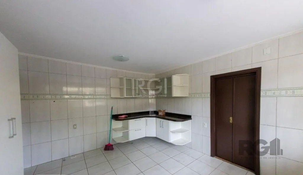 Imagem Casa para Venda - 450m², 4 dormitórios, sendo 3 suites, 5 vagas - Nonoai