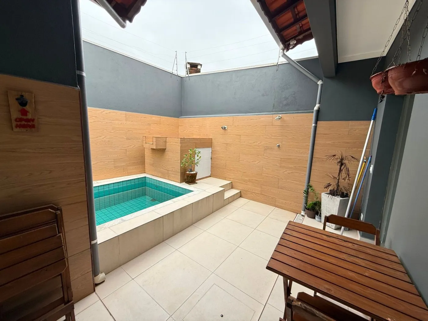 Imagem Casa para Venda em Mongaguá, Itaóca, 2 dormitórios, 1 suíte, 1 banheiro, 2 vagas