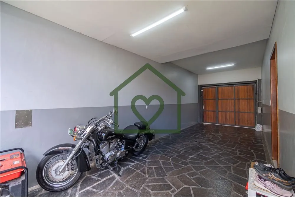 Imagem Casa com 4 dormitórios (1 suíte com closet), sacada em todos os quartos, estar íntimo com lareira...