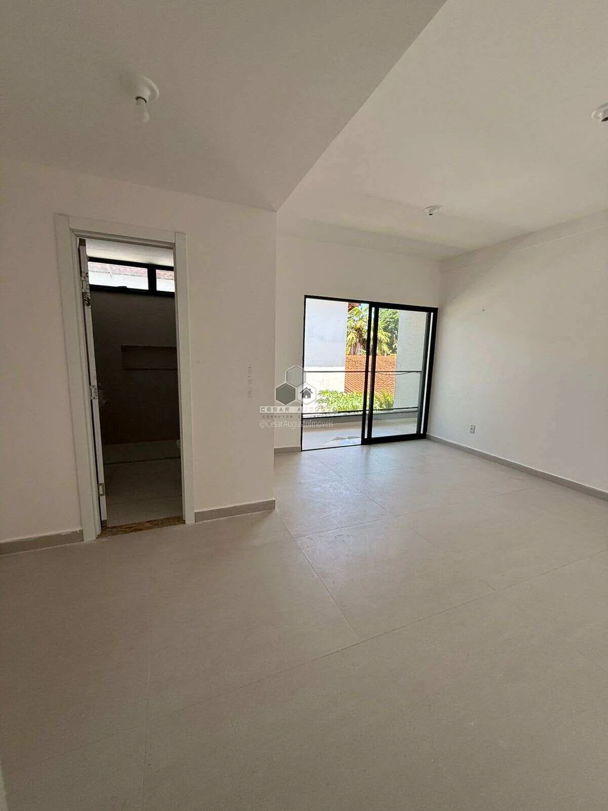 Imagem Residencial Eusebio de Queiroz Casas duplex com 04 suítes no centro do Eus?(C)bio