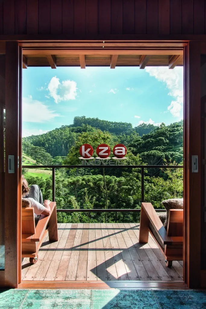 Imagem Linda casa de luxo à venda em Santo Antônio do Pinhal-SP, Condomínio Residencial Ecológico Parque da Mantiqueira: 6 quartos, 6 suítes, 3 salas, 8 banheiros, 10 vagas de garagem, 731m². Venha conferir!