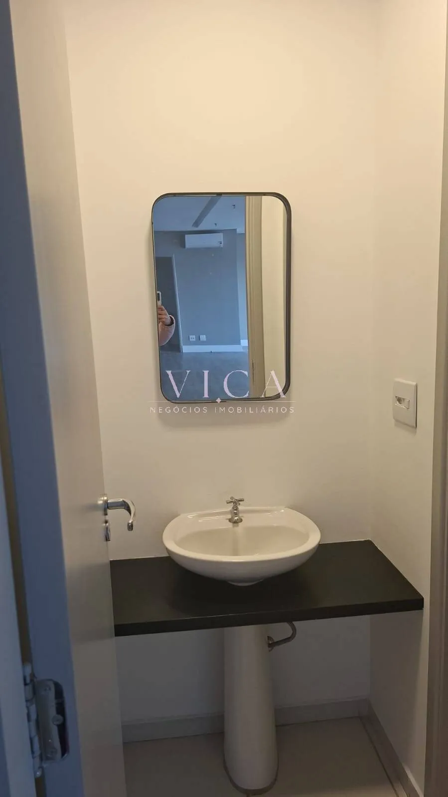 Imagem Sala 111m² 2 vagas 3 banheiros - aluguel por R$ 7.000,00 - Alphaville/SP