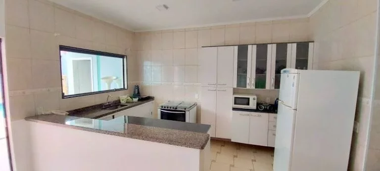 Imagem LINDO SOBRADO LADO PRAIA COM 4 DORMITORIOS (3 SUITES)