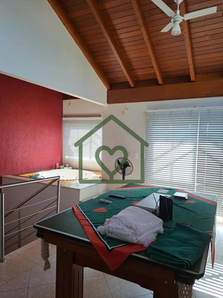 Imagem CASA l 4 DORMITÓRIOS l 3 SUÍTES l SEMI MOBILIADA I 8 VAGAS l CRISTAL l ZONA SUL 
 
ABRIANOS vende ...