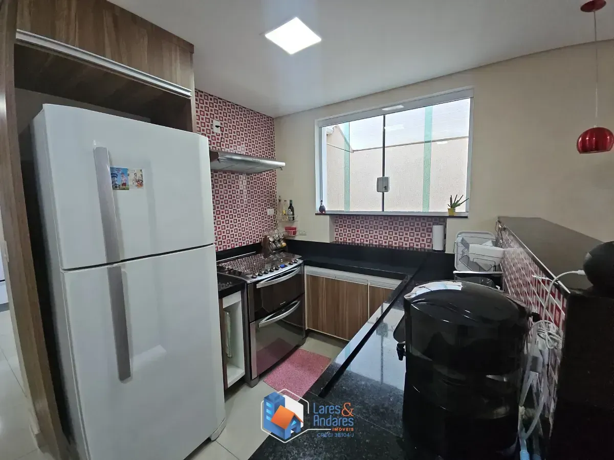 Imagem Sobrado para venda em Vila Ivone com 3 quartos, sendo 1 suíte, 178m²