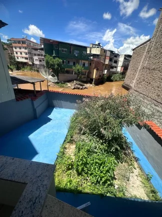 Imagem Casa linear no primeiro pavimento composta de 3 quartos sendo uma suíte reformada piso em porcelanato em excelente localização no centro de Alegre ES.