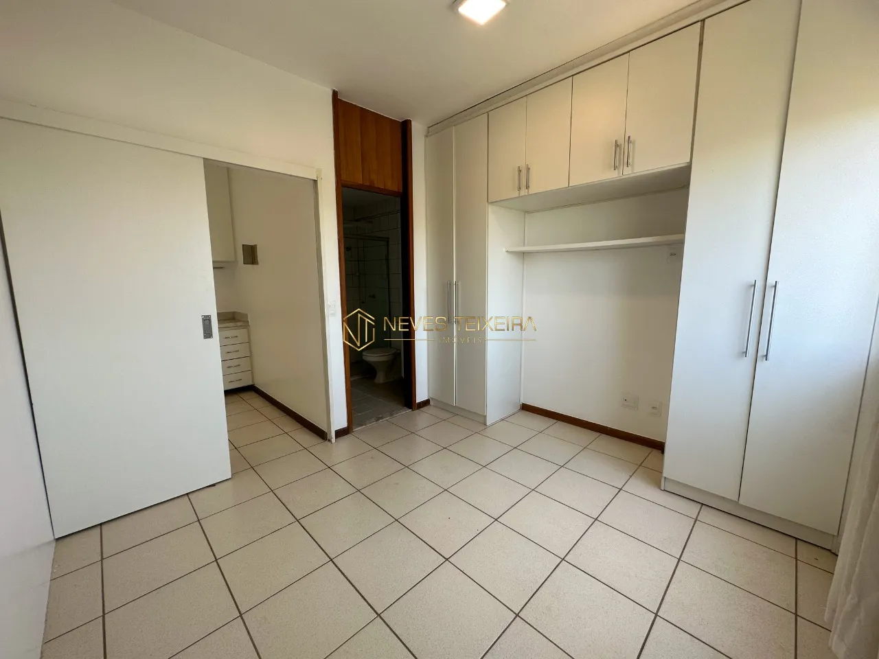 Imagem Suíte com Armários!!! Vaga de Garagem!!! Próximo a UnDF!!! CA 2 Lago Norte!!!