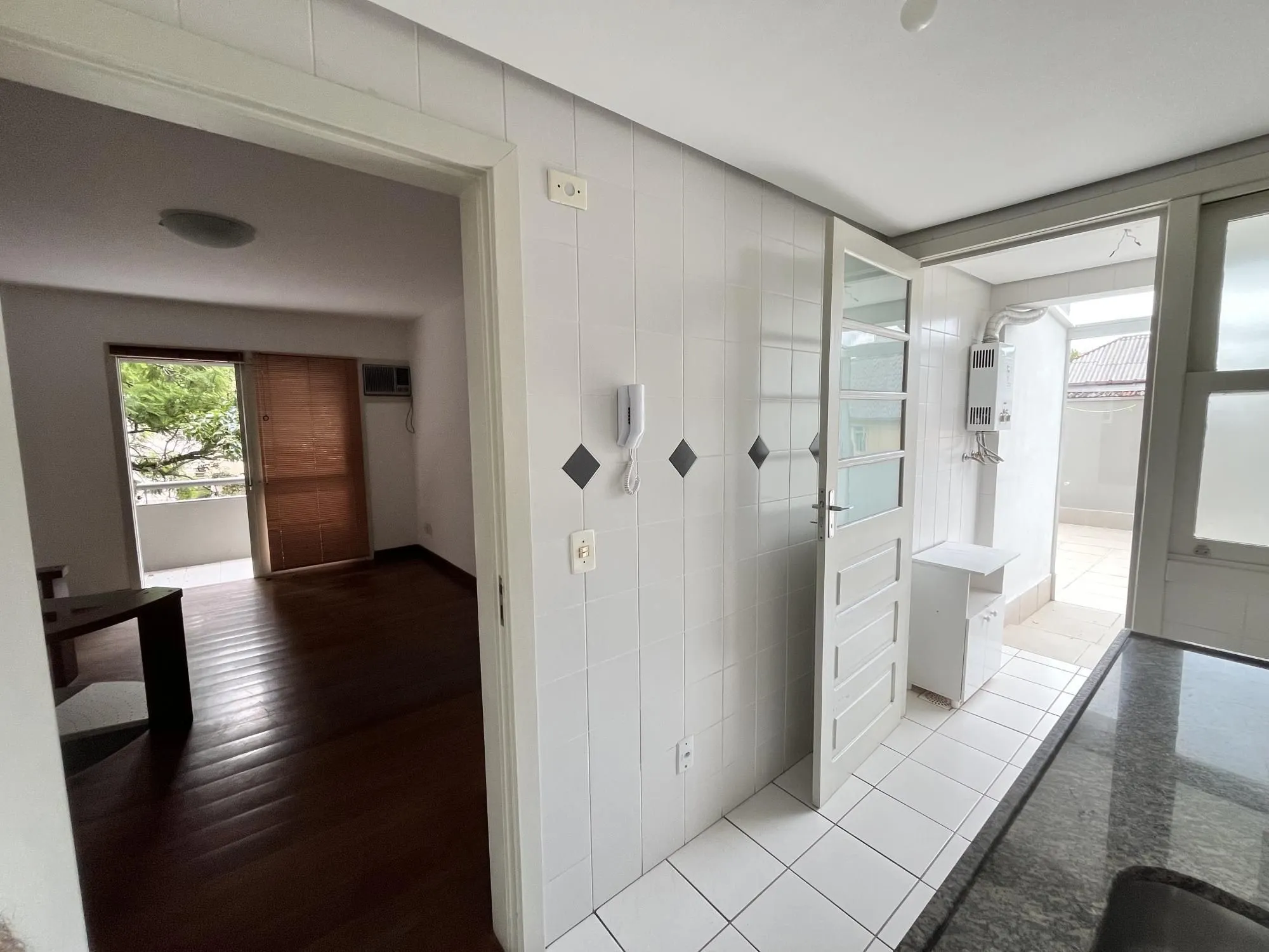Imagem Apartamento de 1 quarto com sacada e 1 vaga de garagem no bairro Farroupilha