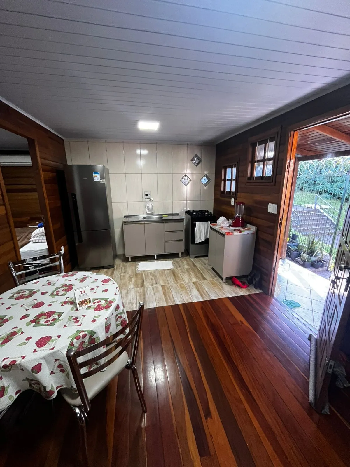 Imagem Terreno de 326m², com 02 casas de Madeira em excelentes condições, Passo d'areia