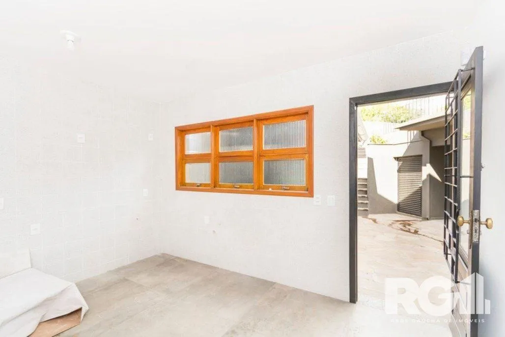 Imagem Casa com piscina, 3 dormitórios, 258m² privativos, no Jardim Itu.