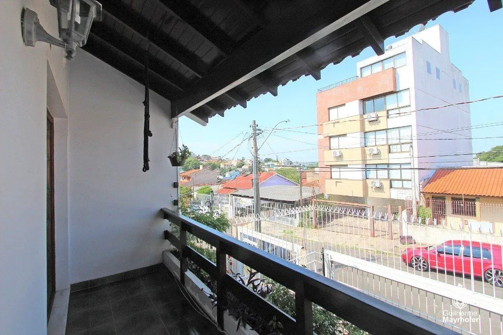 Imagem Casa para Venda - 326m², 3 dormitórios, sendo 3 suites, 4 vagas - Glória