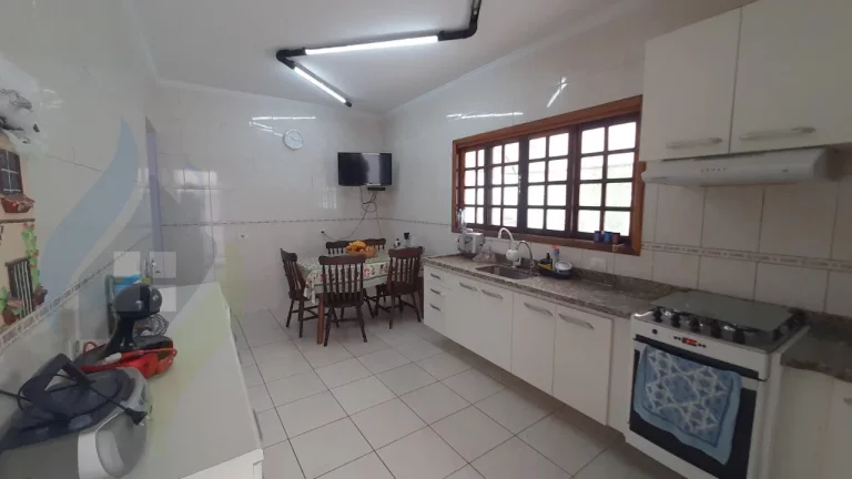 Imagem Casa de 2 dormitórios sendo 1 suíte, 3 banheiros, 3 vagas, com 240m² no Rudge Ramos, São Bernardo do Campo