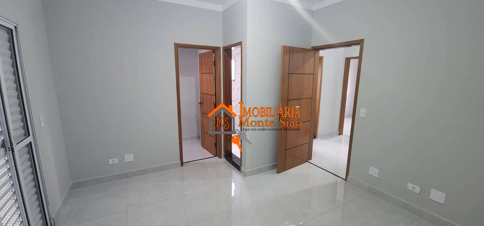 Imagem Sobrado com 3 dormitórios à venda, 186 m² por R$ 930.000,00 - Carmela III - Guarulhos/SP