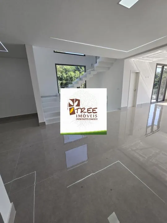 Imagem VENDA DE SOBRADO DE ALTO PADRÃO NO CONDOMÍNIO REAL PARK, EM ARUJÁ/SP, 345m² com 4 suítes, suíte máster com hidro, área gourmet e piscina. CONSULTE-NOS