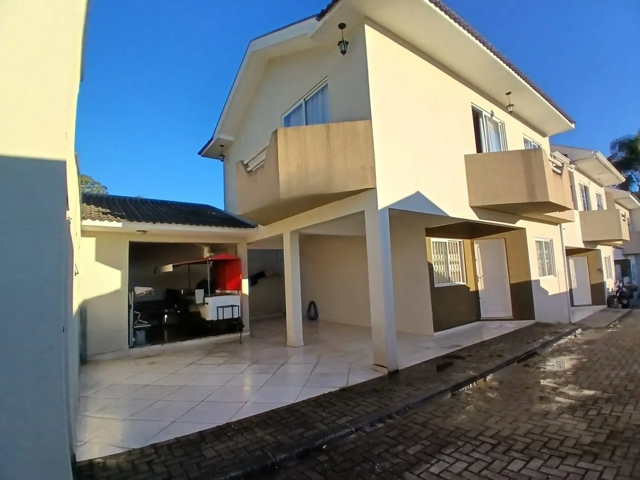 Imagem Sobrado 03 qts sendo uma suíte com hidro no bairro Santa Cândida, Curitiba-PR